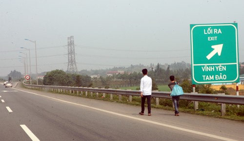 Tai nạn “rình rập” trên cao tốc Nội Bài – Lào Cai ảnh 6